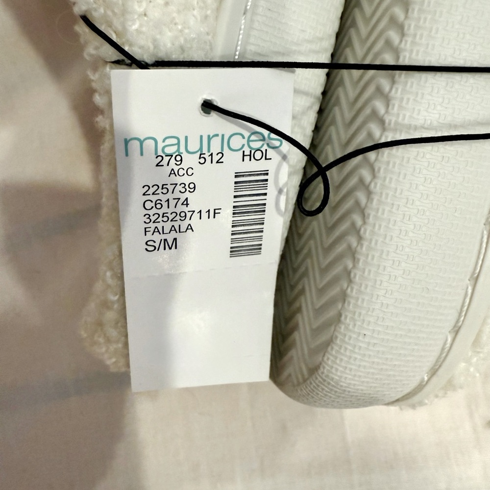 Maurices FA LA LA Holiday Slippers – Cozy Fleece Lined- S/M: sizes 6-8 (NWT)🎄✨ - Picture 2 of 4